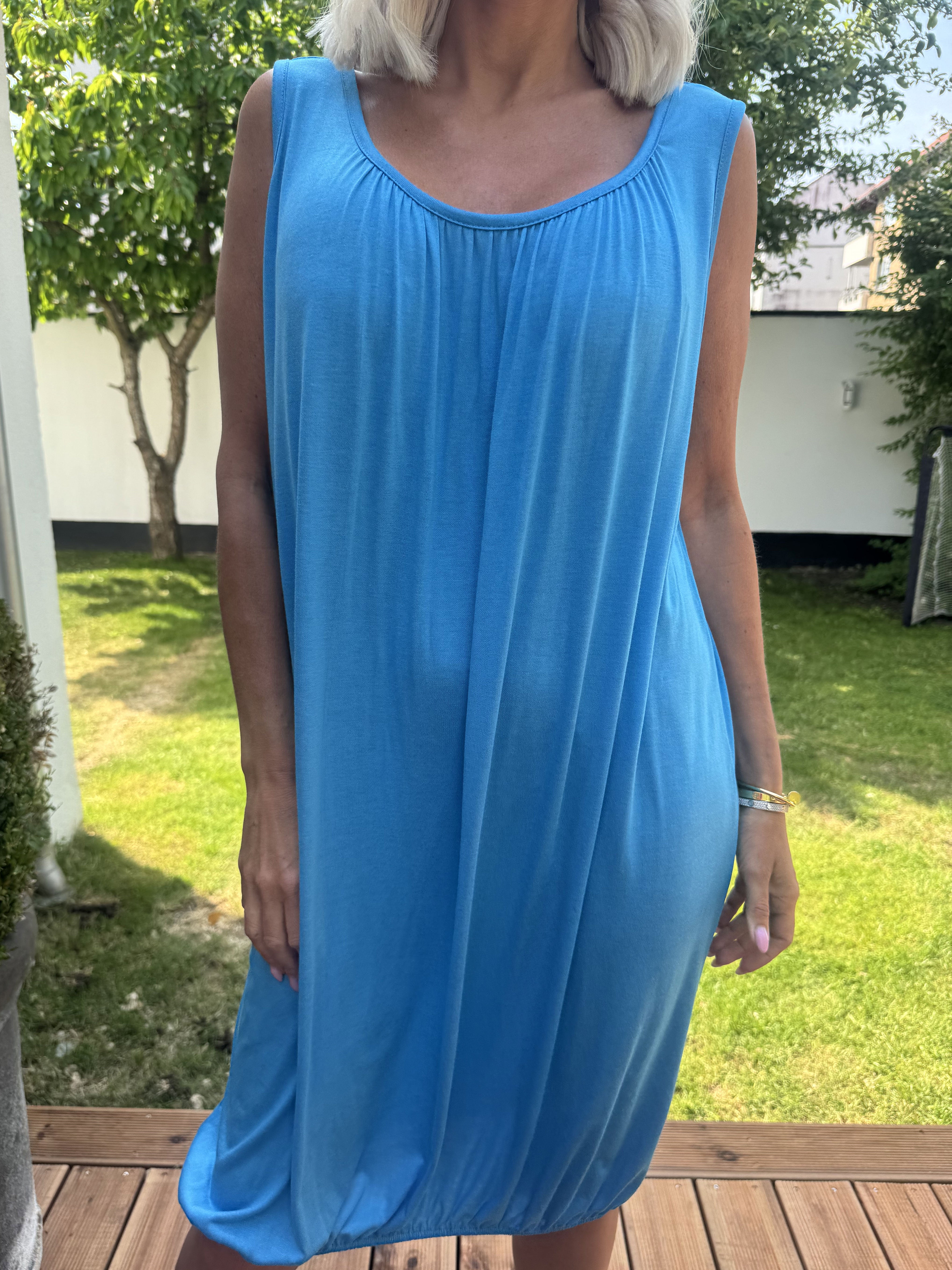 Miracle Sleeveless Dress - Basis kjole i viskose med elastik forneden